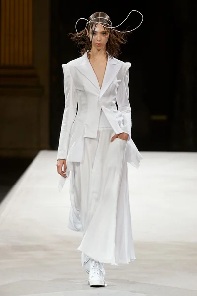 Look 13